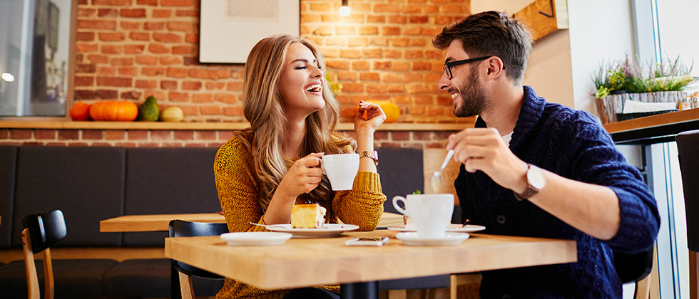 A couple in a café on a first date
